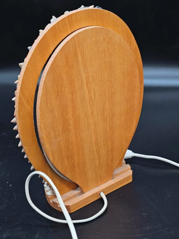 Lampka religijna – Święta Rodzina w ramie z muszelek, 30 cm