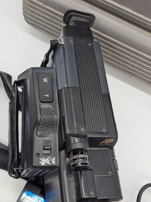 Kamera SANYO Vision 8 – Video8, AF Digital, zestaw z walizką i akcesoriami, nie testowana