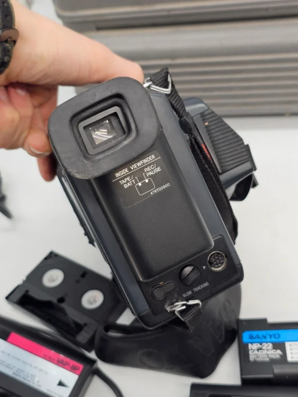 Kamera SANYO Vision 8 – Video8, AF Digital, zestaw z walizką i akcesoriami, nie testowana