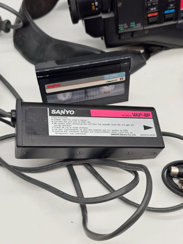 Kamera SANYO Vision 8 – Video8, AF Digital, zestaw z walizką i akcesoriami, nie testowana