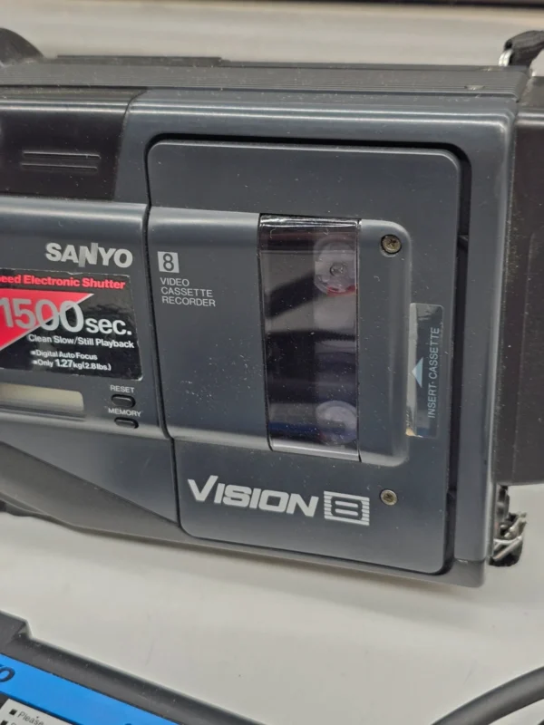 Kamera SANYO Vision 8 – Video8, AF Digital, zestaw z walizką i akcesoriami, nie testowana