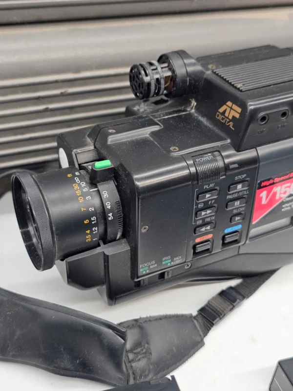 Kamera SANYO Vision 8 – Video8, AF Digital, zestaw z walizką i akcesoriami, nie testowana