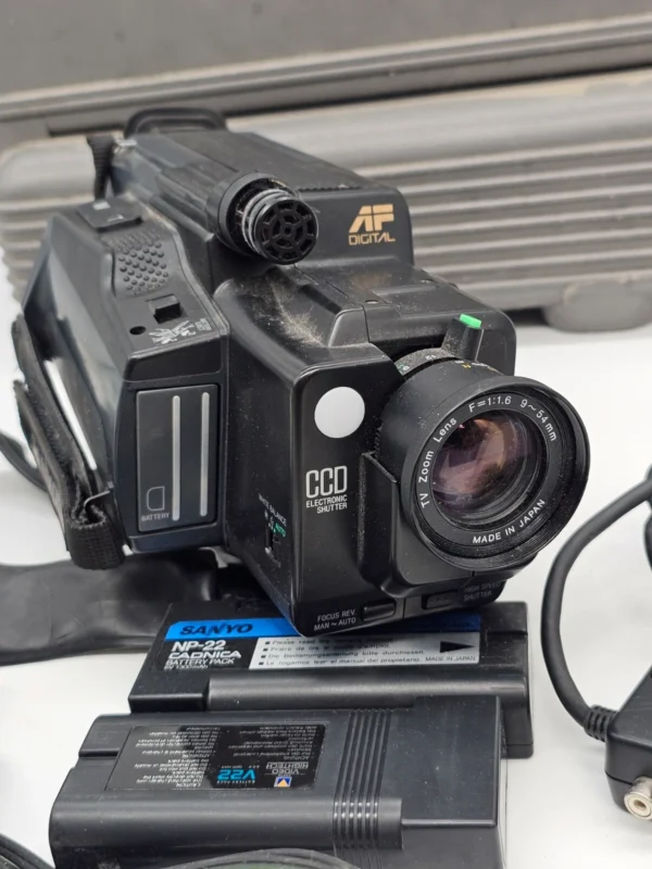 Kamera SANYO Vision 8 – Video8, AF Digital, zestaw z walizką i akcesoriami, nie testowana
