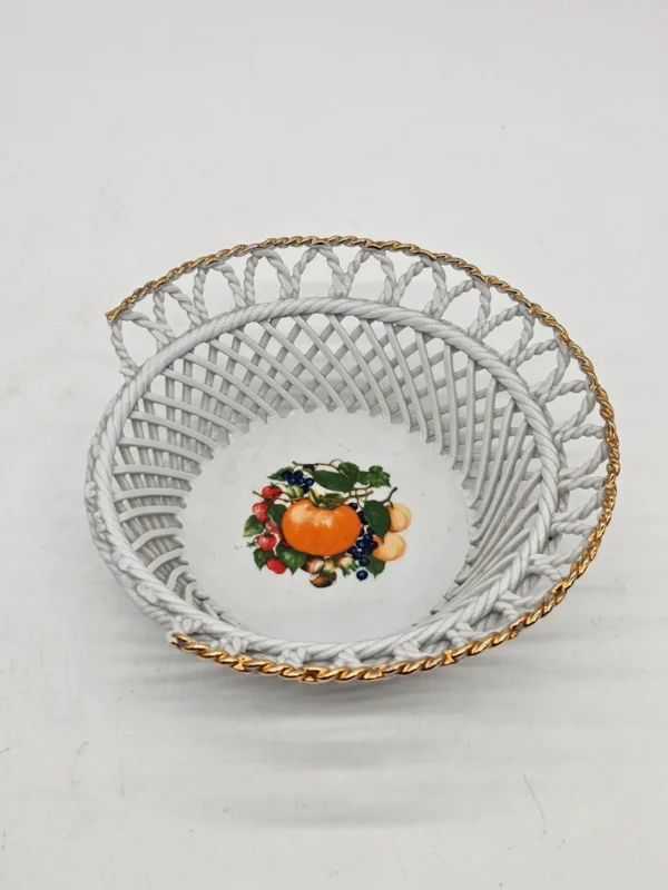 Koszyk porcelanowy w stylu plecionki z motywem owoców – Cluj Napoca, Rumunia, lata 70-80.