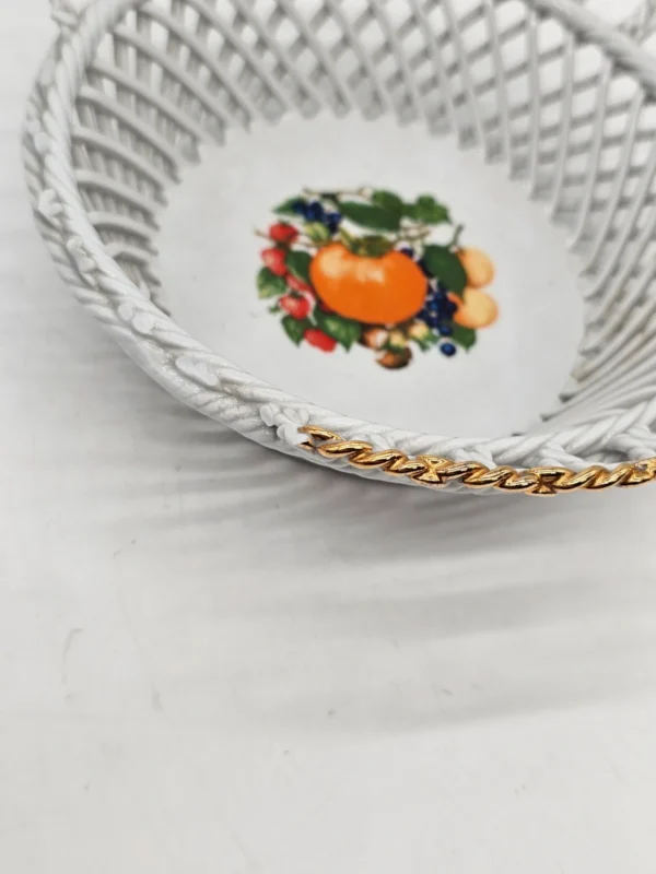 Koszyk porcelanowy w stylu plecionki z motywem owoców – Cluj Napoca, Rumunia, lata 70-80.