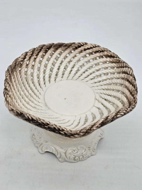 Włoska misa porcelanowa na nodze – ażurowa plecionka, Made in Italy, 18×10 cm