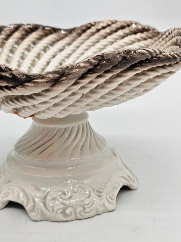 Włoska misa porcelanowa na nodze – ażurowa plecionka, Made in Italy, 18×10 cm