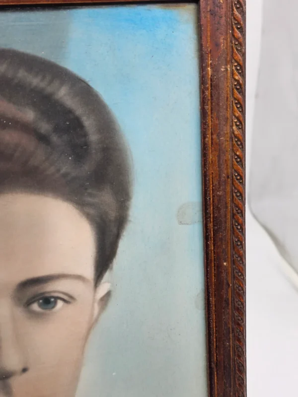 Portret żołnierza lotnictwa – ręcznie koloryzowana fotografia w ramie, lata 40-50 33×44 cm