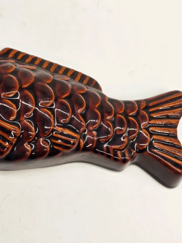 Ceramiczna forma w kształcie ryby – brązowa glazura, 25 cm