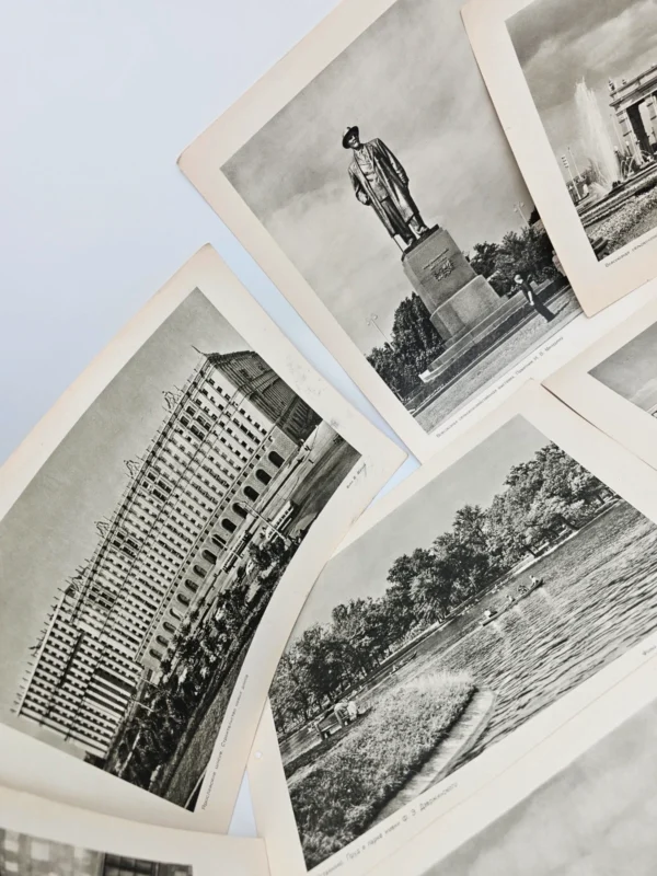 Zestaw 12 grafik i fotografii architektonicznych – Moskwa i Niemcy, lata 40–50