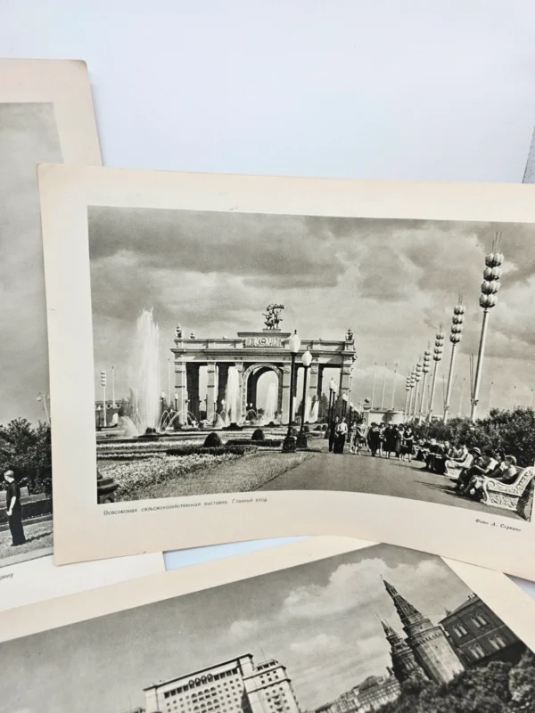 Zestaw 12 grafik i fotografii architektonicznych – Moskwa i Niemcy, lata 40–50