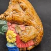Jeż ogrodnik z konewką – figurka ceramiczna FR, 12 cm