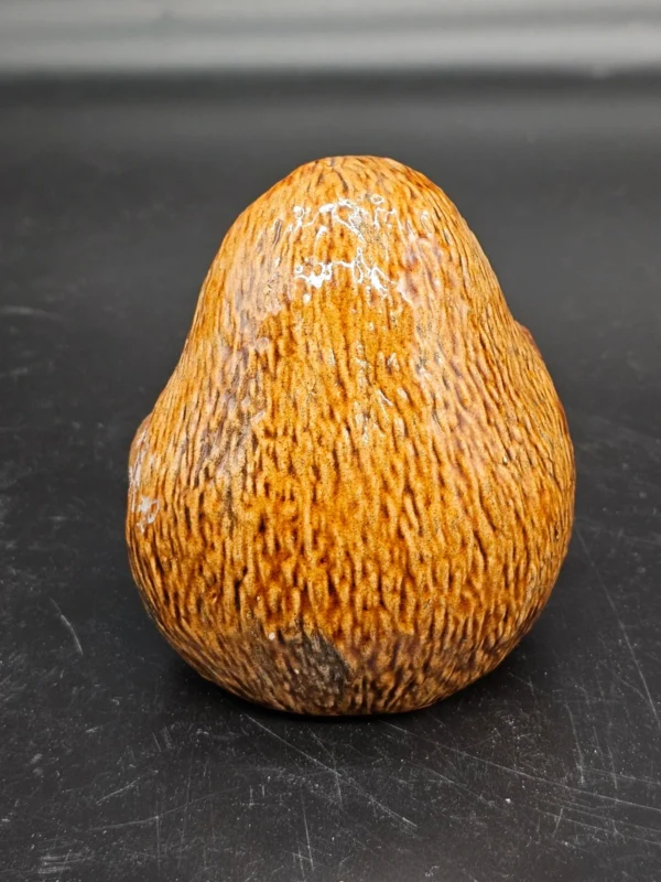 Jeż ogrodnik z konewką – figurka ceramiczna FR, 12 cm