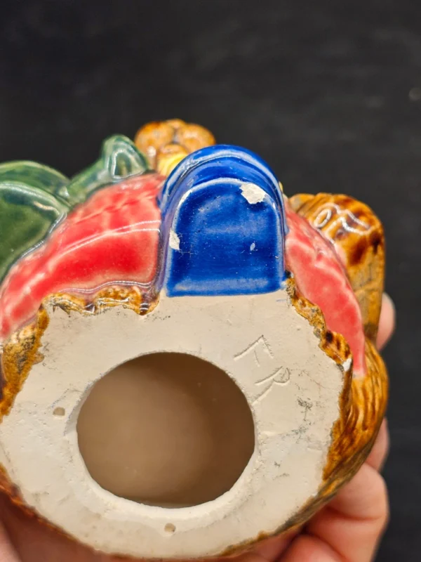 Jeż ogrodnik z konewką – figurka ceramiczna FR, 12 cm