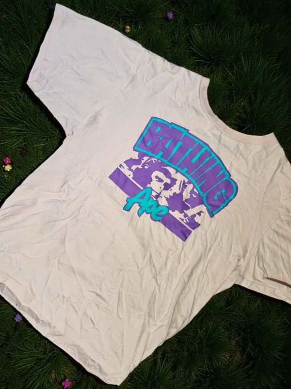 Koszulka A Bathing Ape (BAPE) różowa z fioletowo-turkusowym nadrukiem, rozmiar L