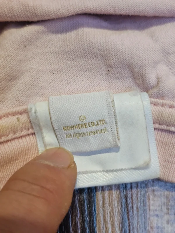 Koszulka A Bathing Ape (BAPE) różowa z fioletowo-turkusowym nadrukiem, rozmiar L