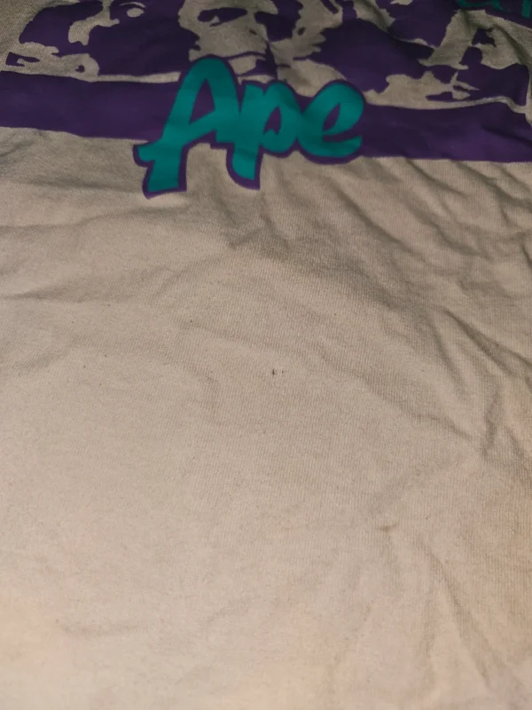 Koszulka A Bathing Ape (BAPE) różowa z fioletowo-turkusowym nadrukiem, rozmiar L