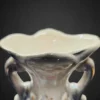 Zestaw dwóch porcelanowych wazonów – dekoracje stołowe i ozdobne.