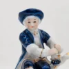Porcelanowa figurka – arystokrata w stylu rococo