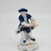 Porcelanowa figurka – arystokrata w stylu rococo
