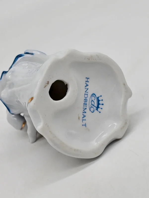 Porcelanowa figurka – arystokrata w stylu rococo
