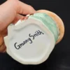 Figurka ceramiczna Granny Smith – kufel/pojemnik dekoracyjny