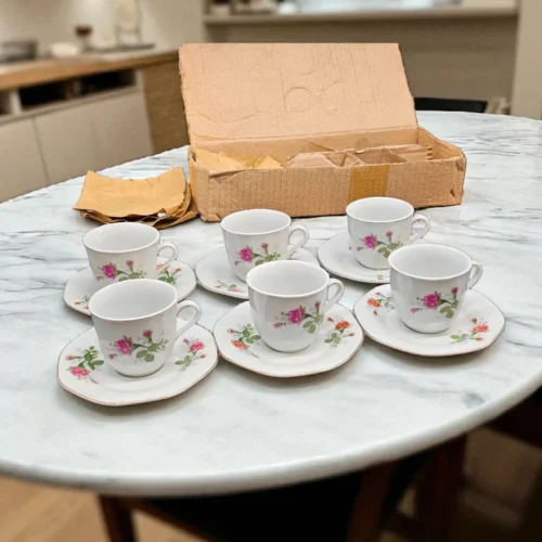 Komplet filiżanek porcelanowych Made in China – w oryginalnym pudełku