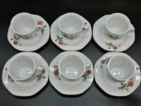 Komplet filiżanek porcelanowych Made in China – w oryginalnym pudełku