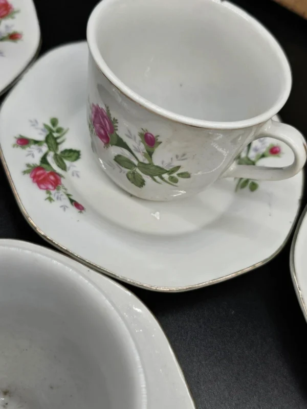 Komplet filiżanek porcelanowych Made in China – w oryginalnym pudełku