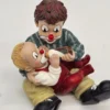Gilde Clowns – Figurka „Karmienie malucha” (wys. 10 cm)