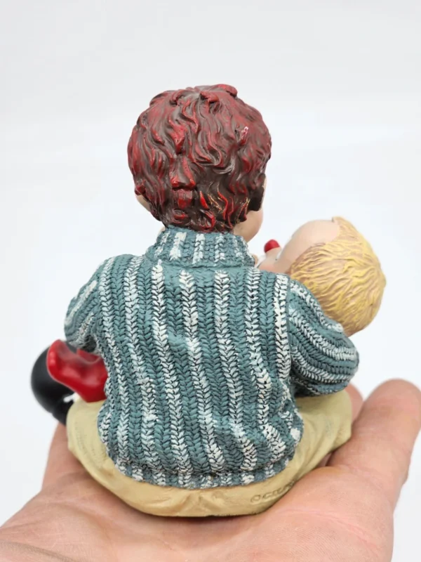 Gilde Clowns – Figurka „Karmienie malucha” (wys. 10 cm)