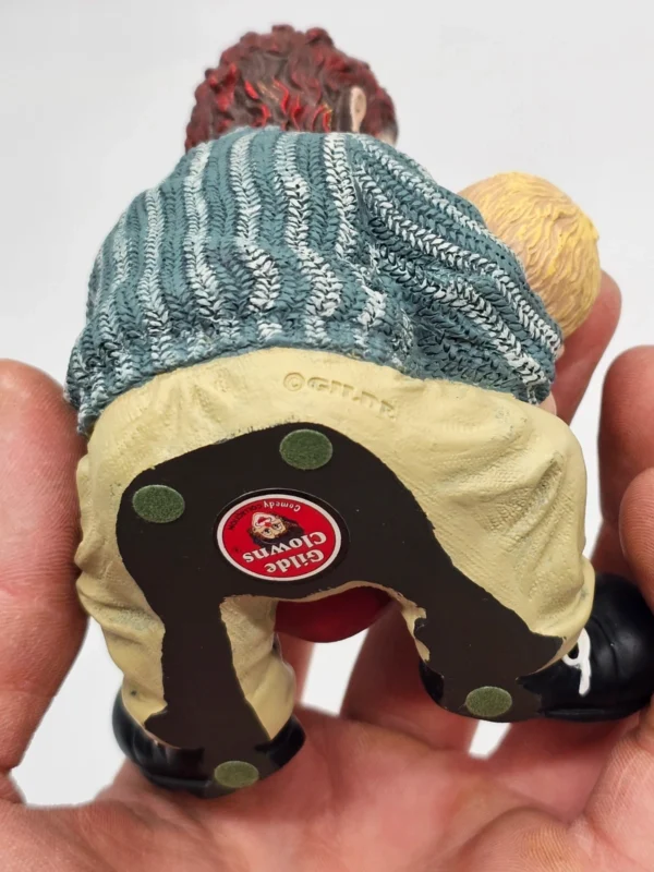 Gilde Clowns – Figurka „Karmienie malucha” (wys. 10 cm)