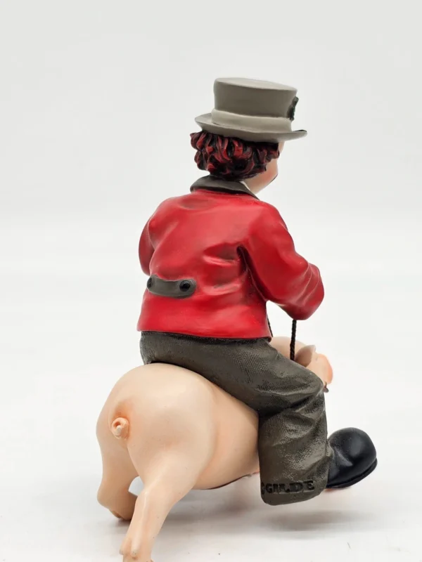 Gilde Clowns – Klaun jadący na śwince, wysokość 14 cm