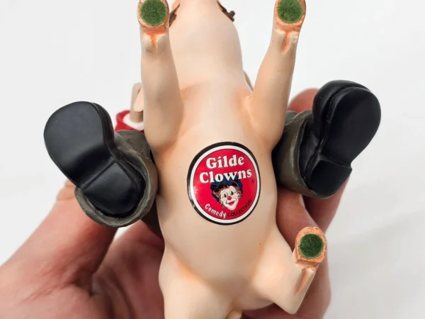 Gilde Clowns – Klaun jadący na śwince, wysokość 14 cm