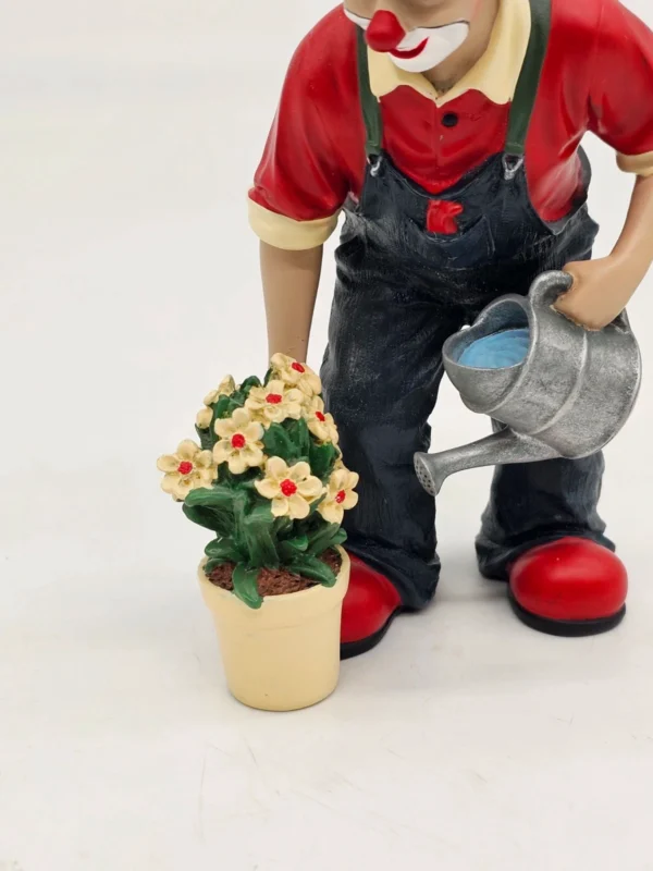 Gilde Clowns – Fridolin 2006, figurka ogrodnika z konewką i kwiatami, 14 cm