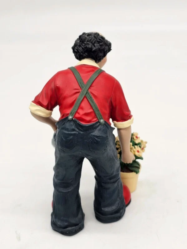 Gilde Clowns – Fridolin 2006, figurka ogrodnika z konewką i kwiatami, 14 cm