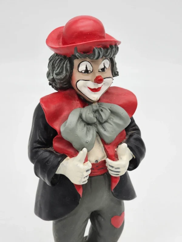 Gilde Clowns – Figurka klauna w czerwonym kapeluszu – 20 cm