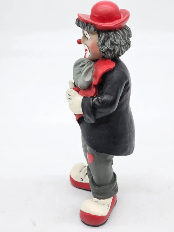 Gilde Clowns – Figurka klauna w czerwonym kapeluszu – 20 cm