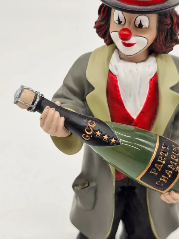 Gilde Clowns “Magnus” z butelką szampana – 17 cm (1. Ausgabe 2002)