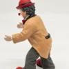 Gilde Clowns – figurka stojącego klauna w beżowej marynarce – 21 cm