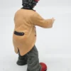 Gilde Clowns – figurka stojącego klauna w beżowej marynarce – 21 cm