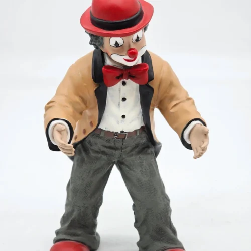 Gilde Clowns – figurka stojącego klauna w beżowej marynarce – 21 cm