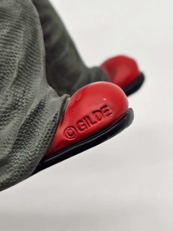 Gilde Clowns – figurka stojącego klauna w beżowej marynarce – 21 cm