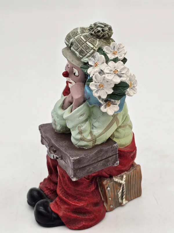 Gilde Clowns figurka „z bukietem za plecami” 11 cm