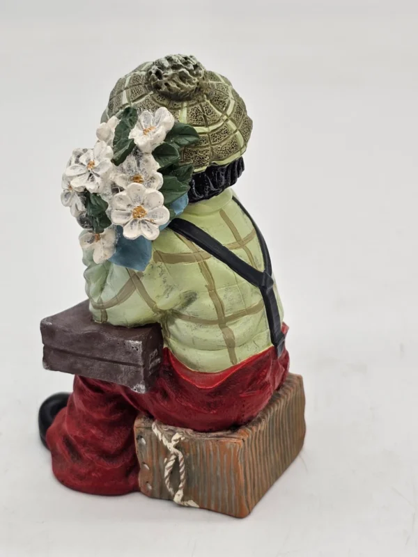 Gilde Clowns figurka „z bukietem za plecami” 11 cm