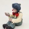 Gilde Clowns „Szczęściarz z kostką” figurka siedzącego klauna