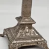 Stary krucyfiks ołtarzowy z postumentem – metal, ok. 40 cm
