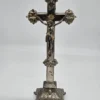 Stary krucyfiks ołtarzowy z postumentem – metal, ok. 40 cm