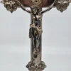 Stary krucyfiks ołtarzowy z postumentem – metal, ok. 40 cm