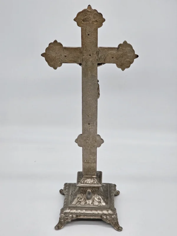 Stary krucyfiks ołtarzowy z postumentem – metal, ok. 40 cm
